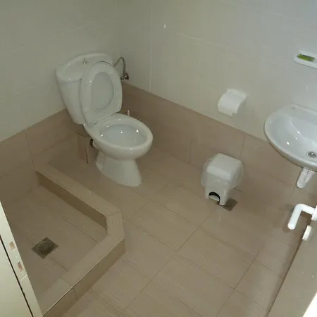 Despoina İskados
